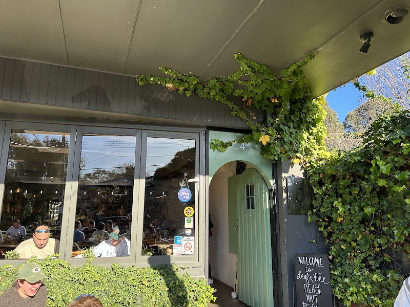 Leaf & Vine Cafe and Wine Bar