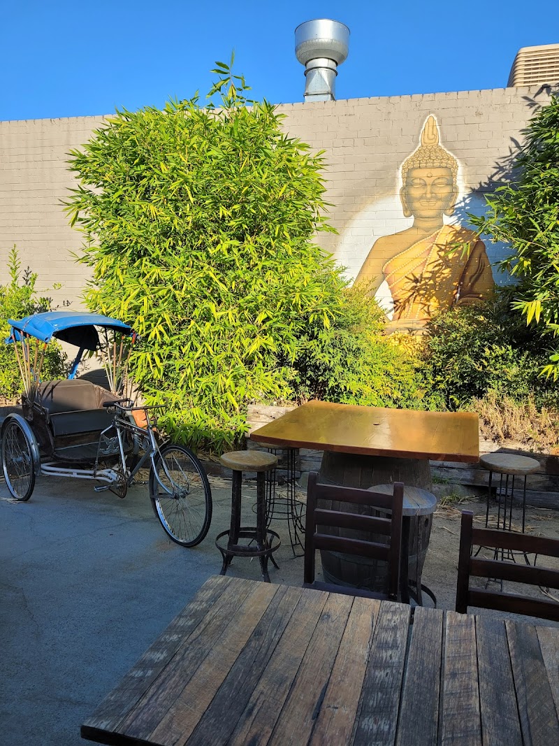 Imm Oon Thai Restaurant & Bar