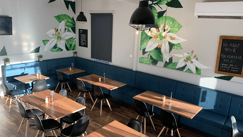 Over the Road Cafe, Restaurant & Bar